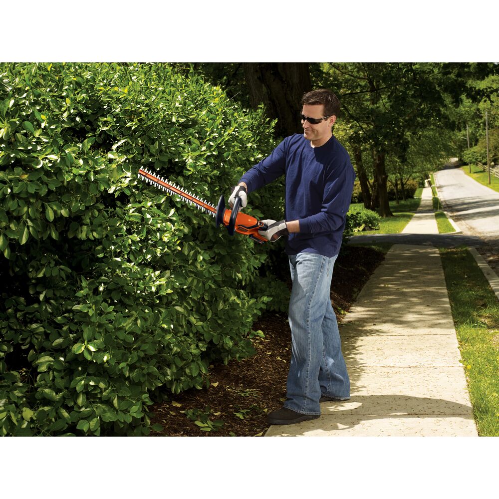 20V MAX* POWERCONNECT  Hedge Trimmer. 22-Inch. Less Vibration - Image 2